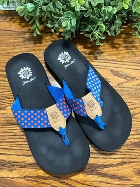 Yellow Box blue with orange Polka Dots Flip Flop Sandals Women's Size 9